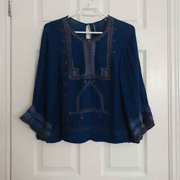 Twelfth Street by Cynthia Vincent Women's Size M Dark Blue Embroidered Boho Top - Picture 2 of 16